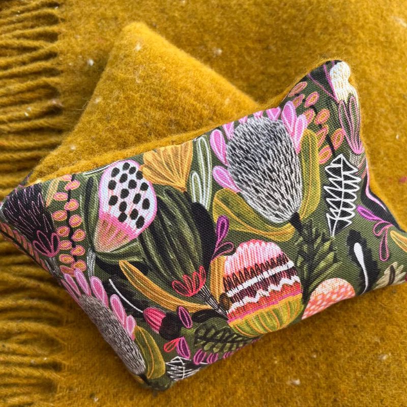 Heatpack from Tasmania - heat pack made from recycled wool - Native Flowers.