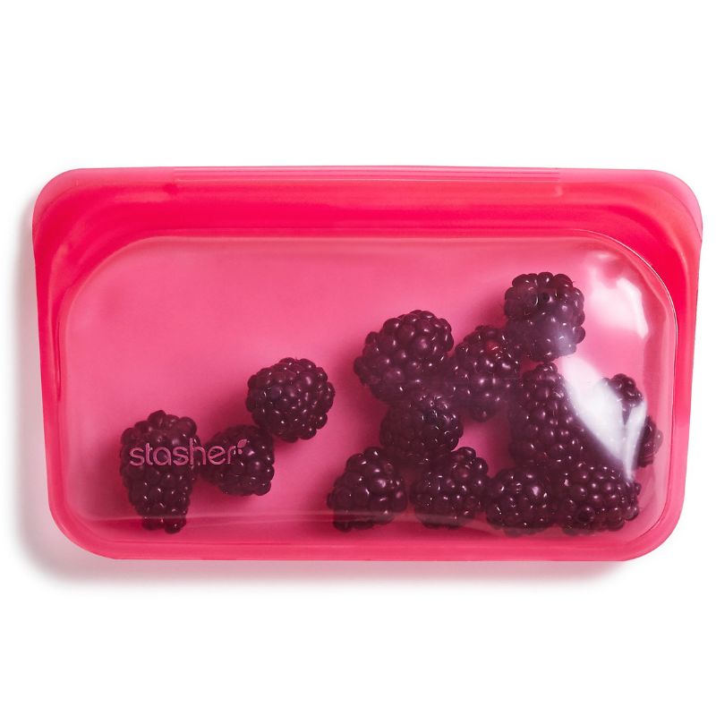 Stasher reusable silicone storage bag - 355ml (293 ml) - with berries inside.