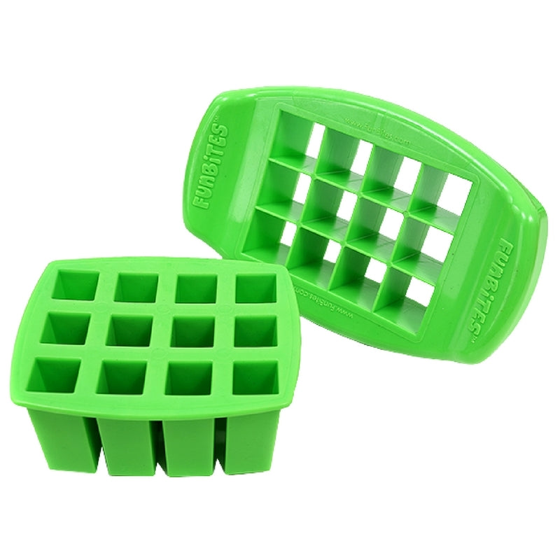 FunBites sandwich cutter - square in  green.